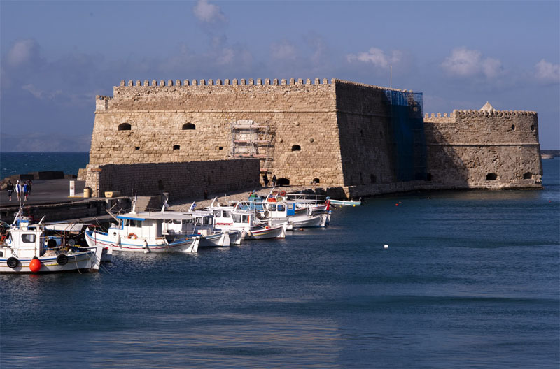 Крепость Кулес была полностью построена из привезенного морем камня